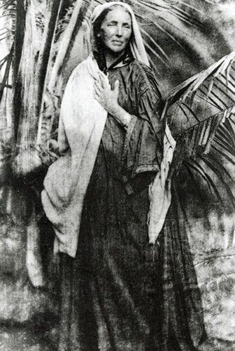 Marianne North in Ceylon photographed by Julia Margaret Cameron